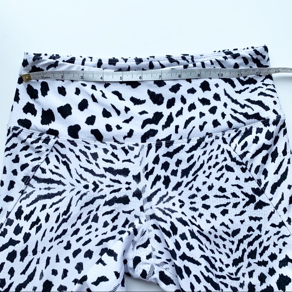 Betsey Johnson White Leopard Print Capri Leggings - Picture 11 of 12